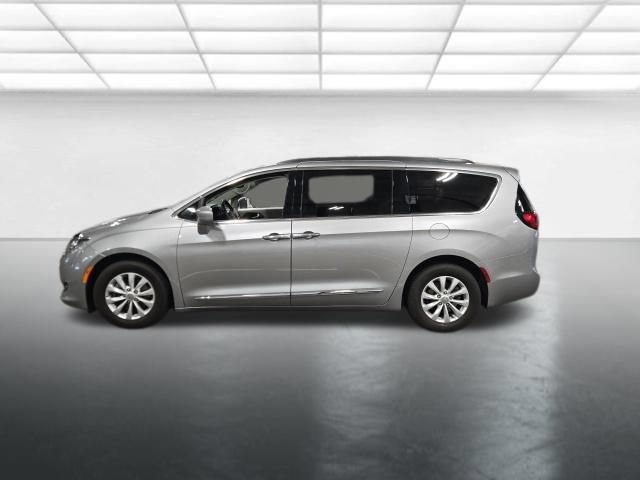 Used 2017 Chrysler Pacifica Touring-L FWD image 7
