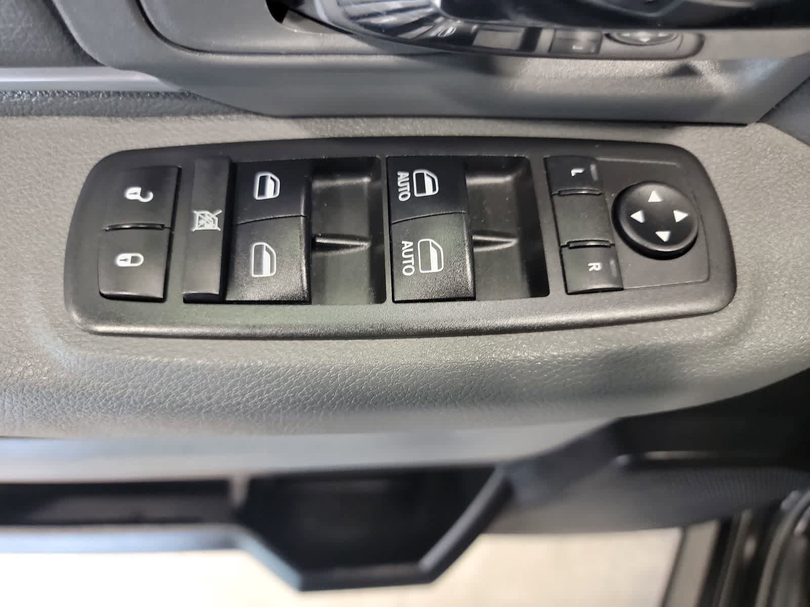 Used 2019 RAM 1500 Classic SLT AWD/4WD image 18