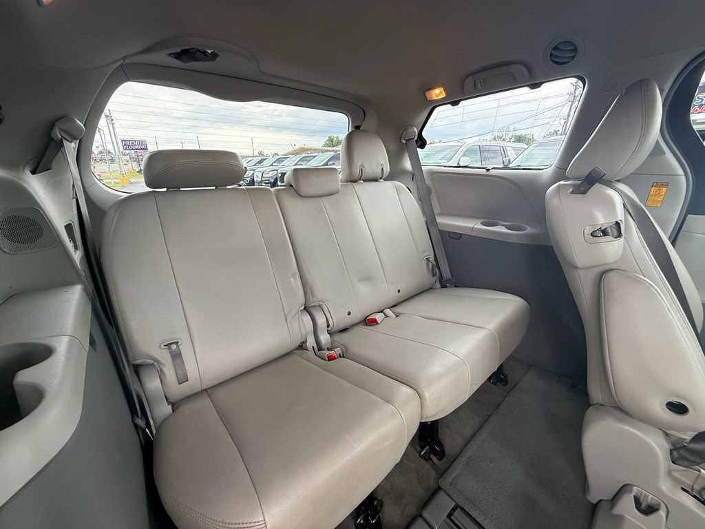 Used 2014 Toyota Sienna XLE w/ XLE Premium Package FWD image 21