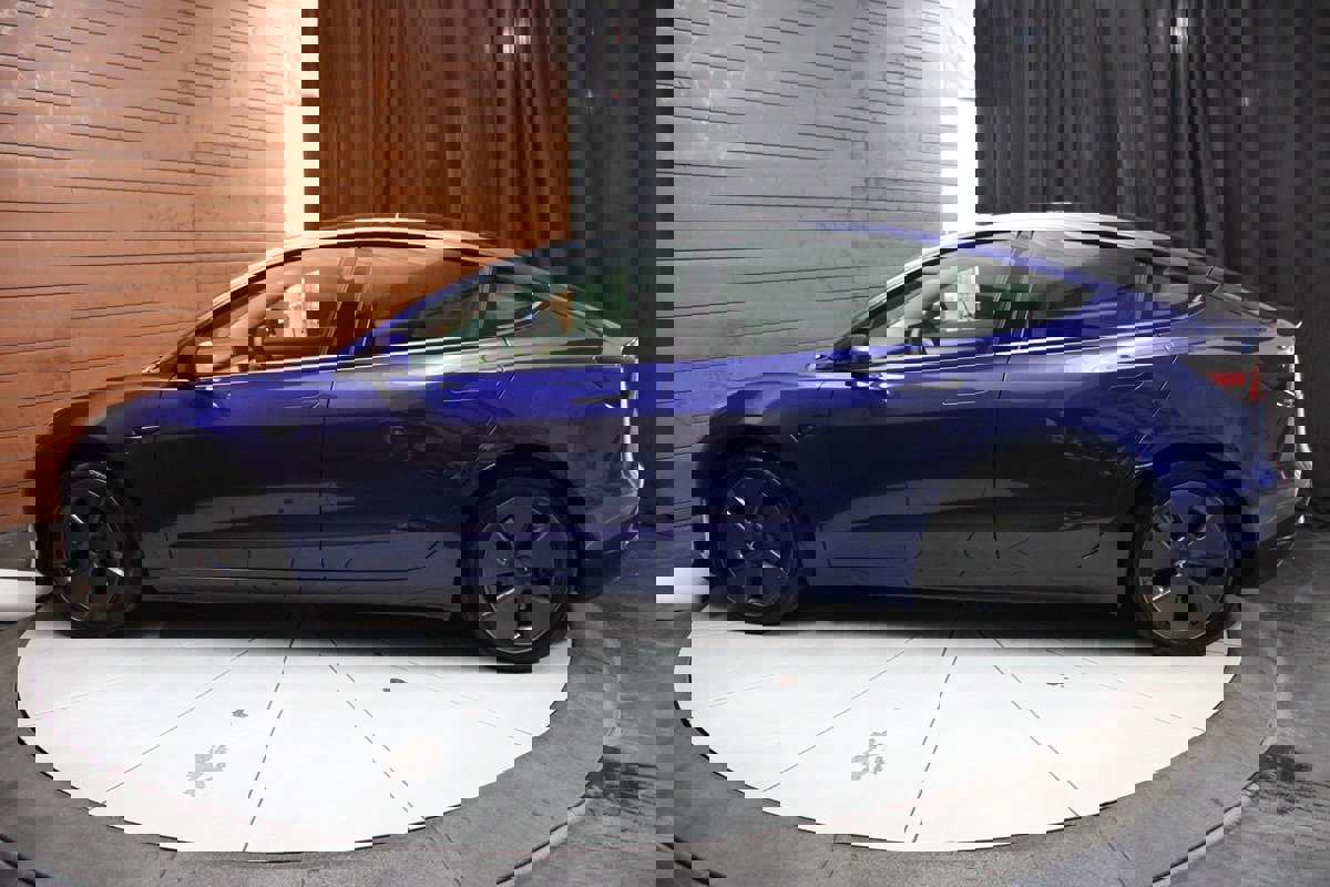 Used 2023 Tesla Model 3 Standard Range image 9