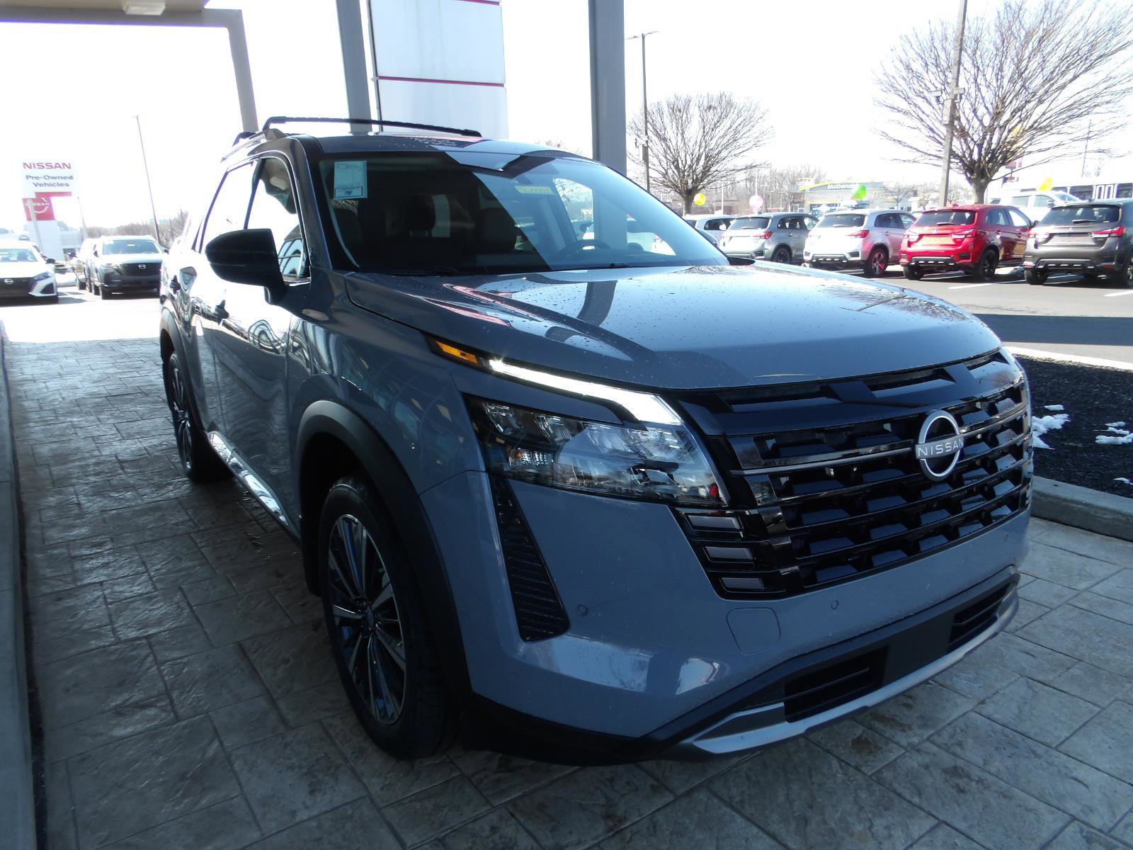 New 2026 Nissan Pathfinder Platinum image 3