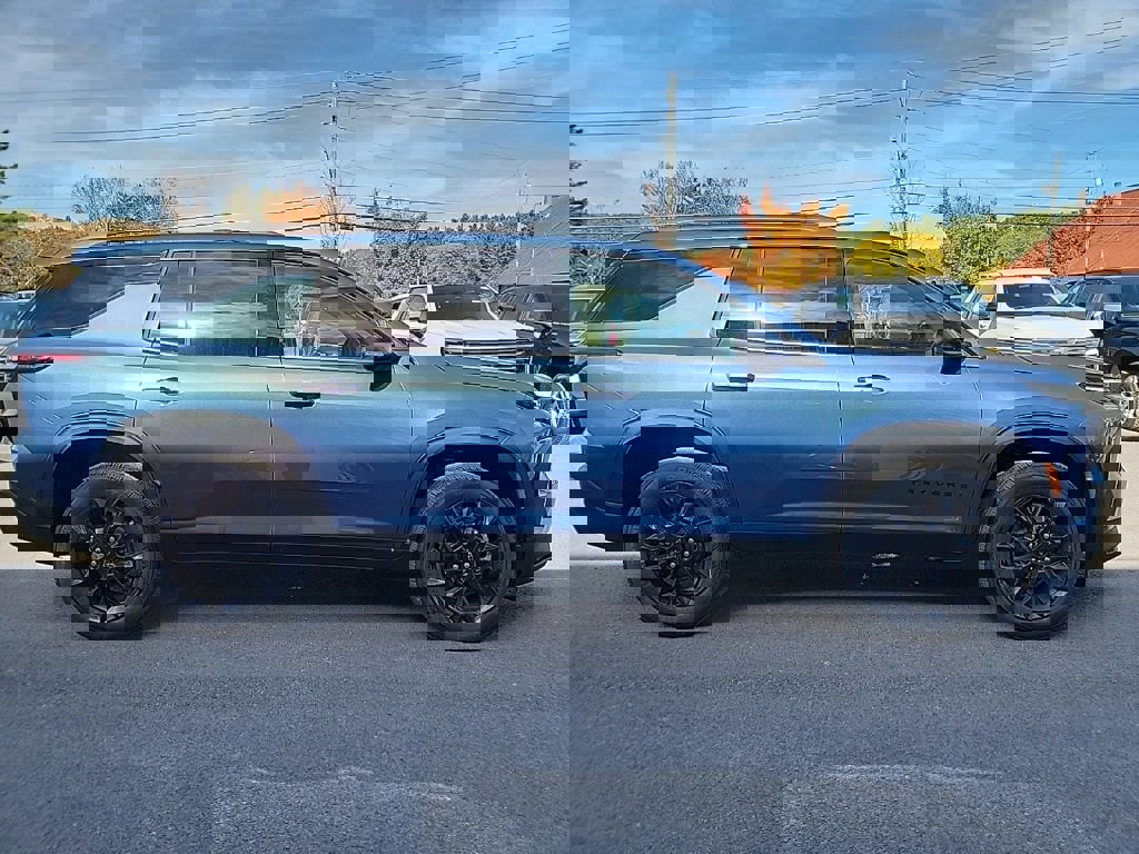 New 2026 Chevrolet Traverse LT w/ Midnight/Sport Edition image 4