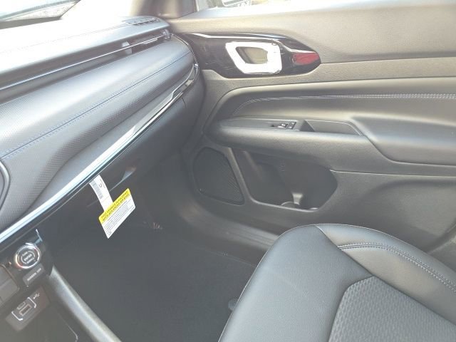 New 2026 Jeep Compass Latitude image 24