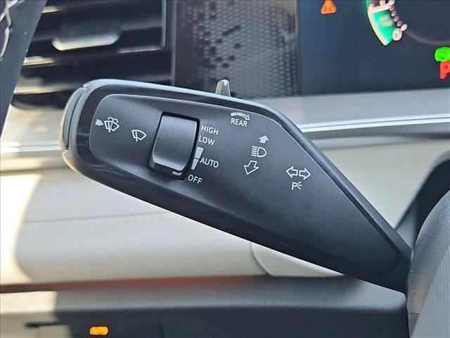 Used 2025 Volkswagen Tiguan SE FWD image 16