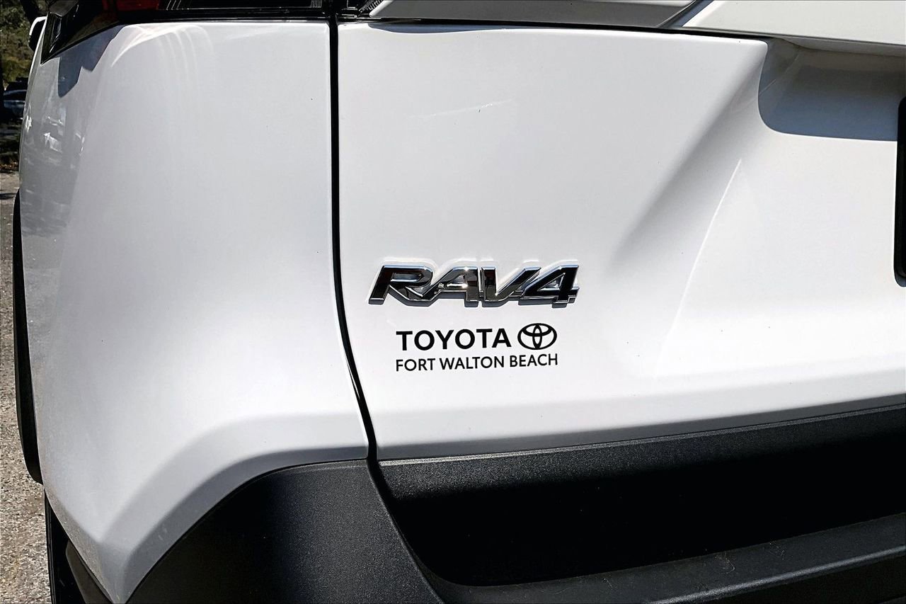 Used 2025 Toyota RAV4 XLE w/ Convenience Package image 27