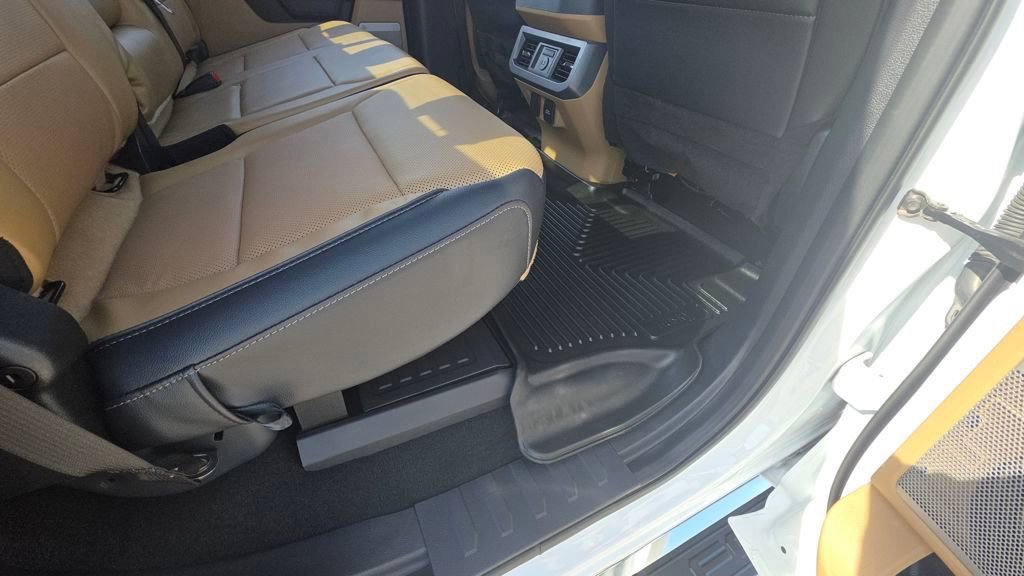 Used 2024 Ford F350 Lariat w/ Chrome Package image 16