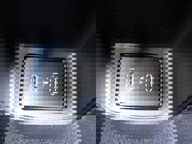 Used 2025 Hyundai Elantra SEL FWD image 11