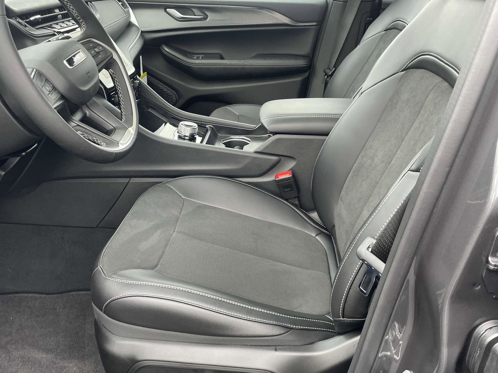 New 2025 Jeep Grand Cherokee L Altitude image 6