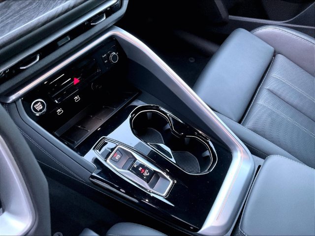 Used 2025 Audi Q5 Premium Plus w/ Premium Plus AWD/4WD image 16