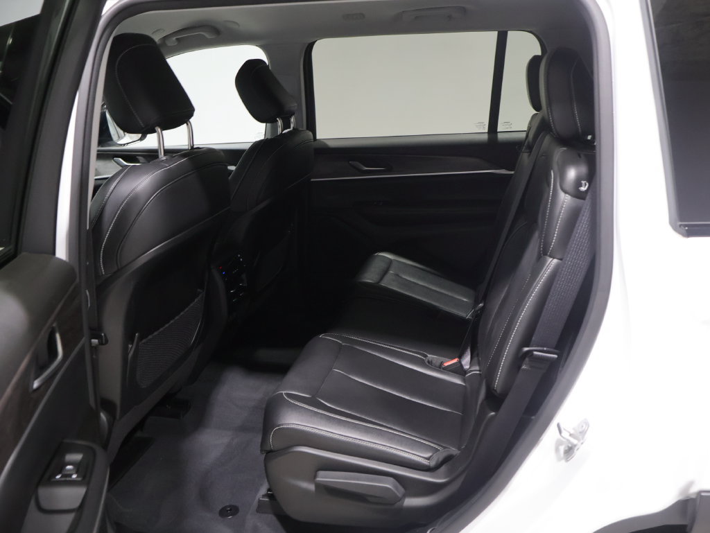 Used 2023 Jeep Grand Cherokee L Limited AWD/4WD image 18