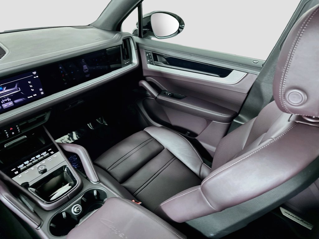 Certified 2025 Porsche Cayenne S AWD/4WD image 26