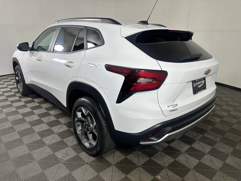 Used 2024 Chevrolet Trax LT FWD image 3