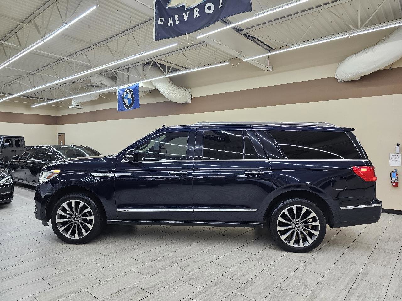 Used 2021 Lincoln Navigator L Reserve RWD image 9