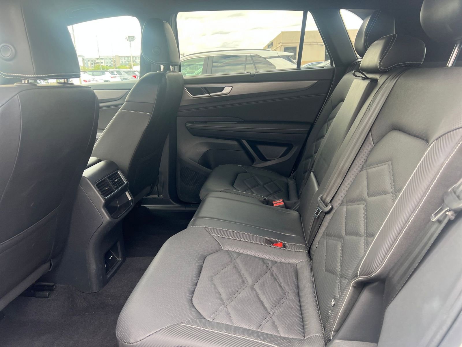 Used 2025 Volkswagen Atlas Cross Sport SE image 25