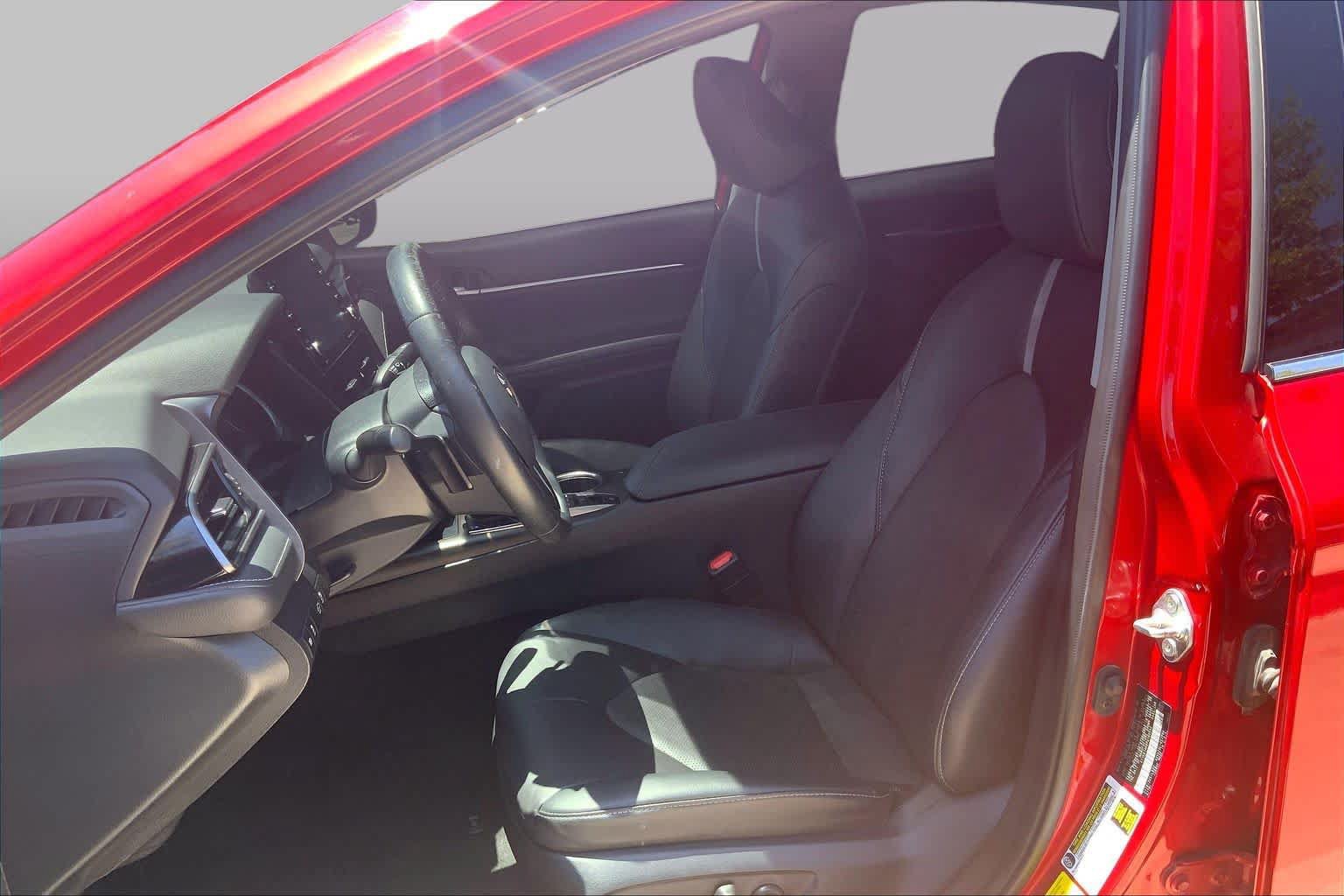 Used 2023 Toyota Camry XSE FWD image 8