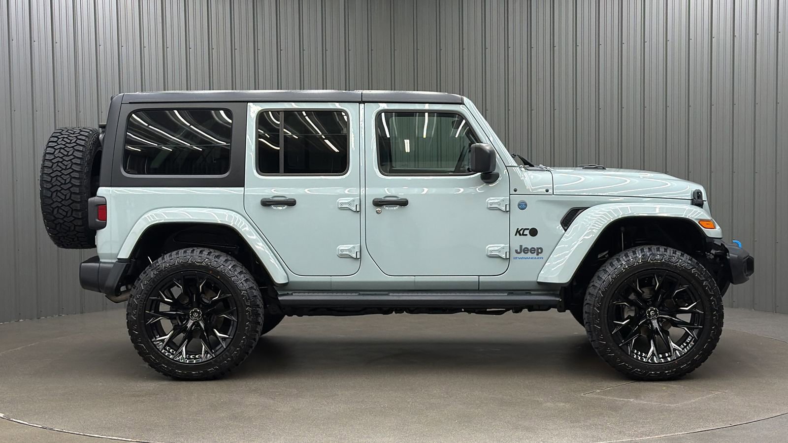 Used 2024 Jeep Wrangler Unlimited w/ Dual Top Group AWD/4WD image 6
