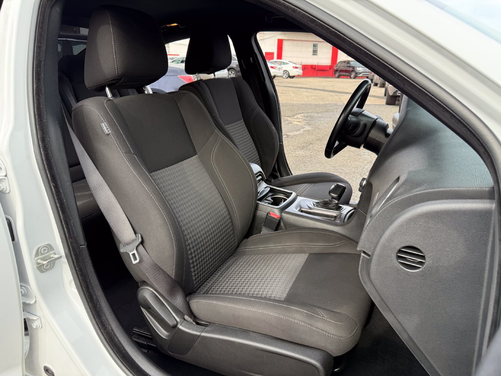 Used 2023 Dodge Charger SXT RWD image 4