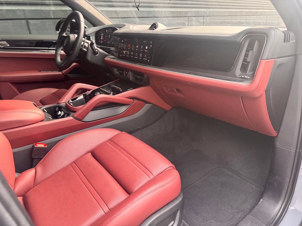 Certified 2025 Porsche Cayenne Turbo AWD/4WD image 17