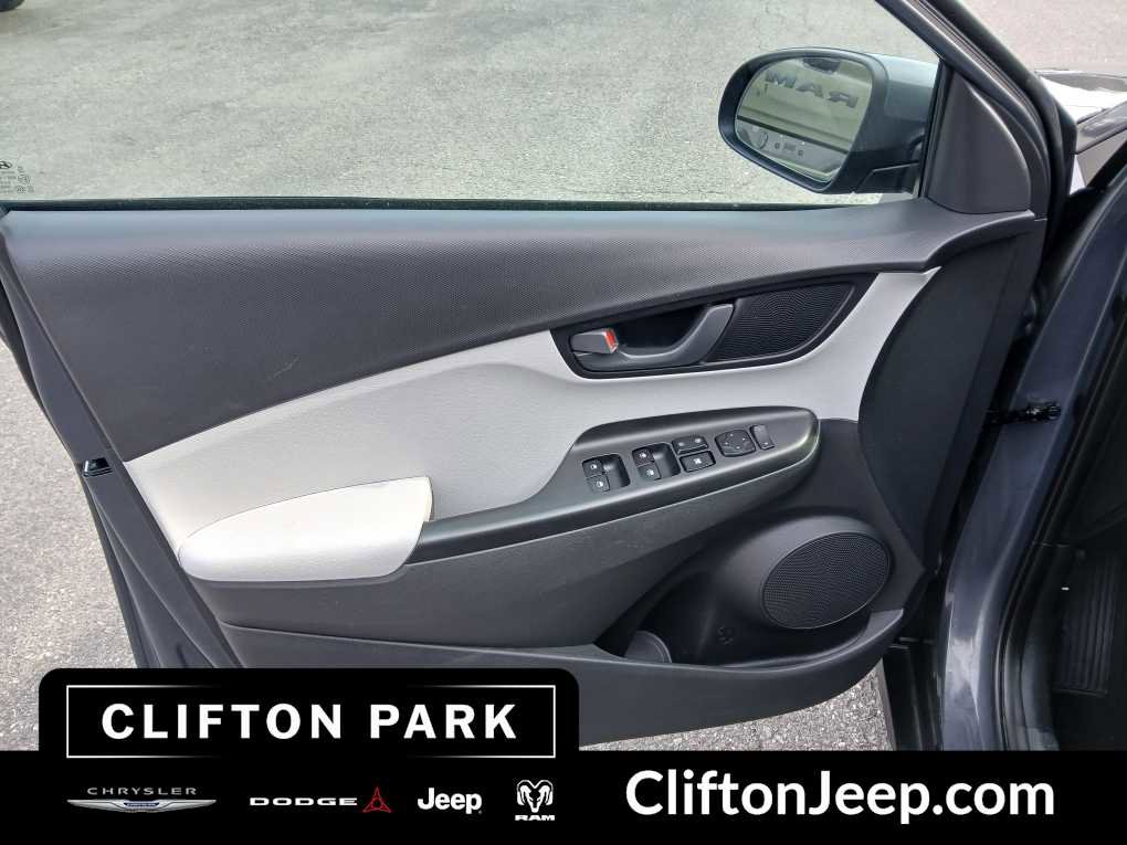 Used 2023 Hyundai Kona SEL image 9