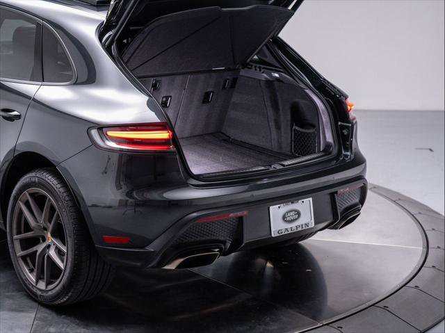 Used 2024 Porsche Macan image 31