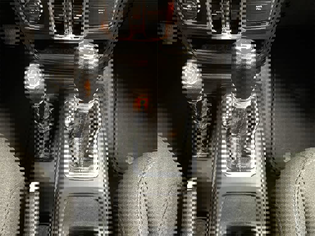 Used 2025 Jeep Wrangler Sahara image 26