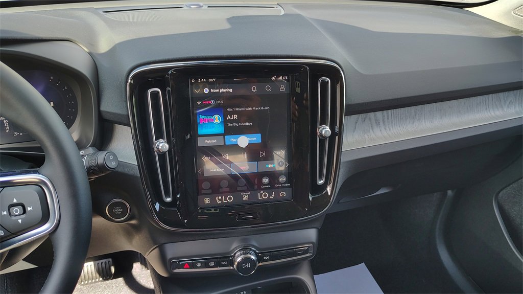 New 2026 Volvo XC40 B5 Core w/ Climate Package image 17