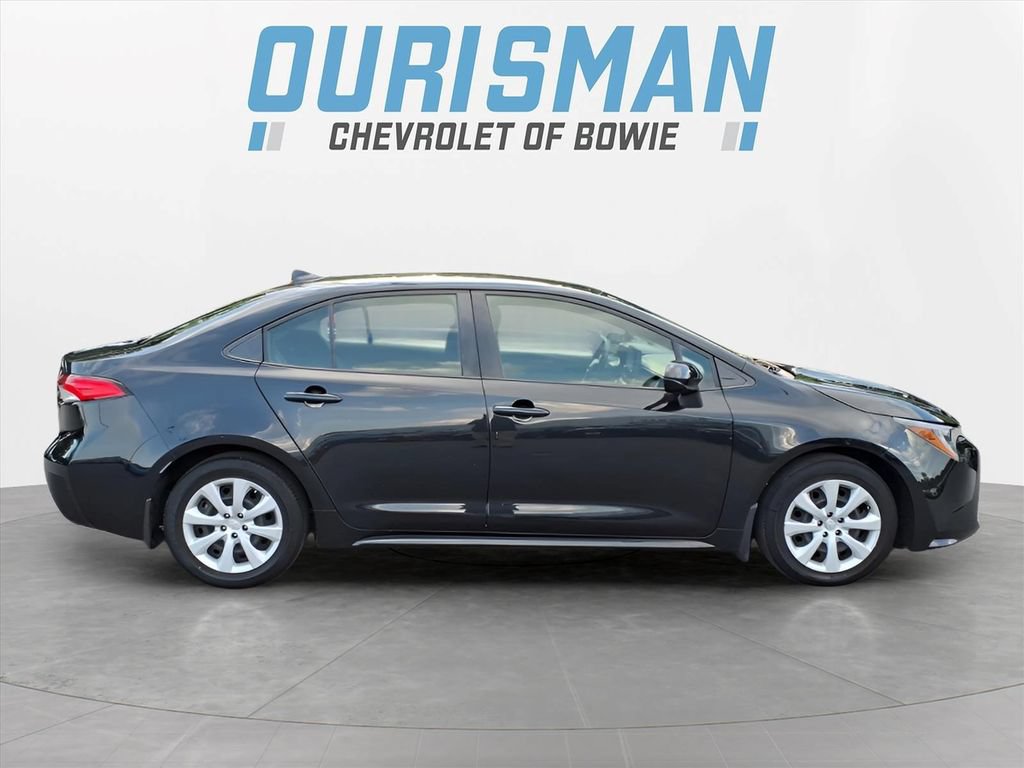 Used 2022 Toyota Corolla LE FWD image 2
