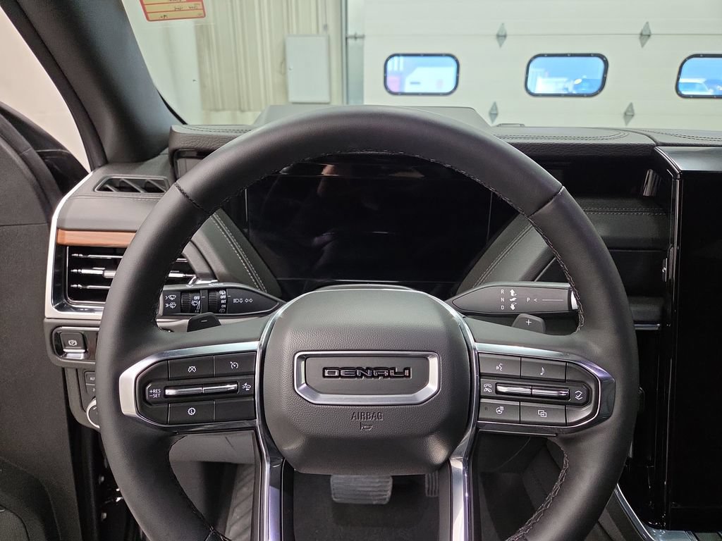 Used 2025 GMC Yukon XL Denali AWD/4WD image 22