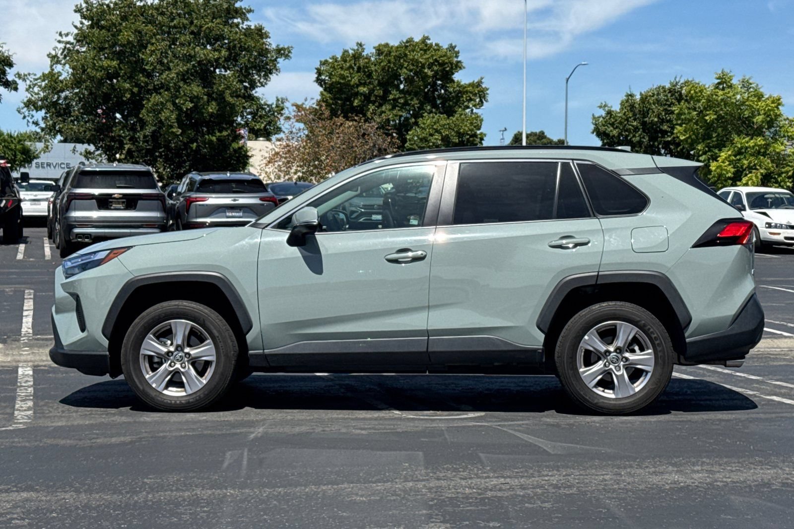 Used 2022 Toyota RAV4 XLE w/ Convenience Package AWD/4WD image 7
