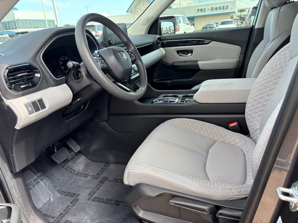 Used 2023 Honda Pilot LX image 12