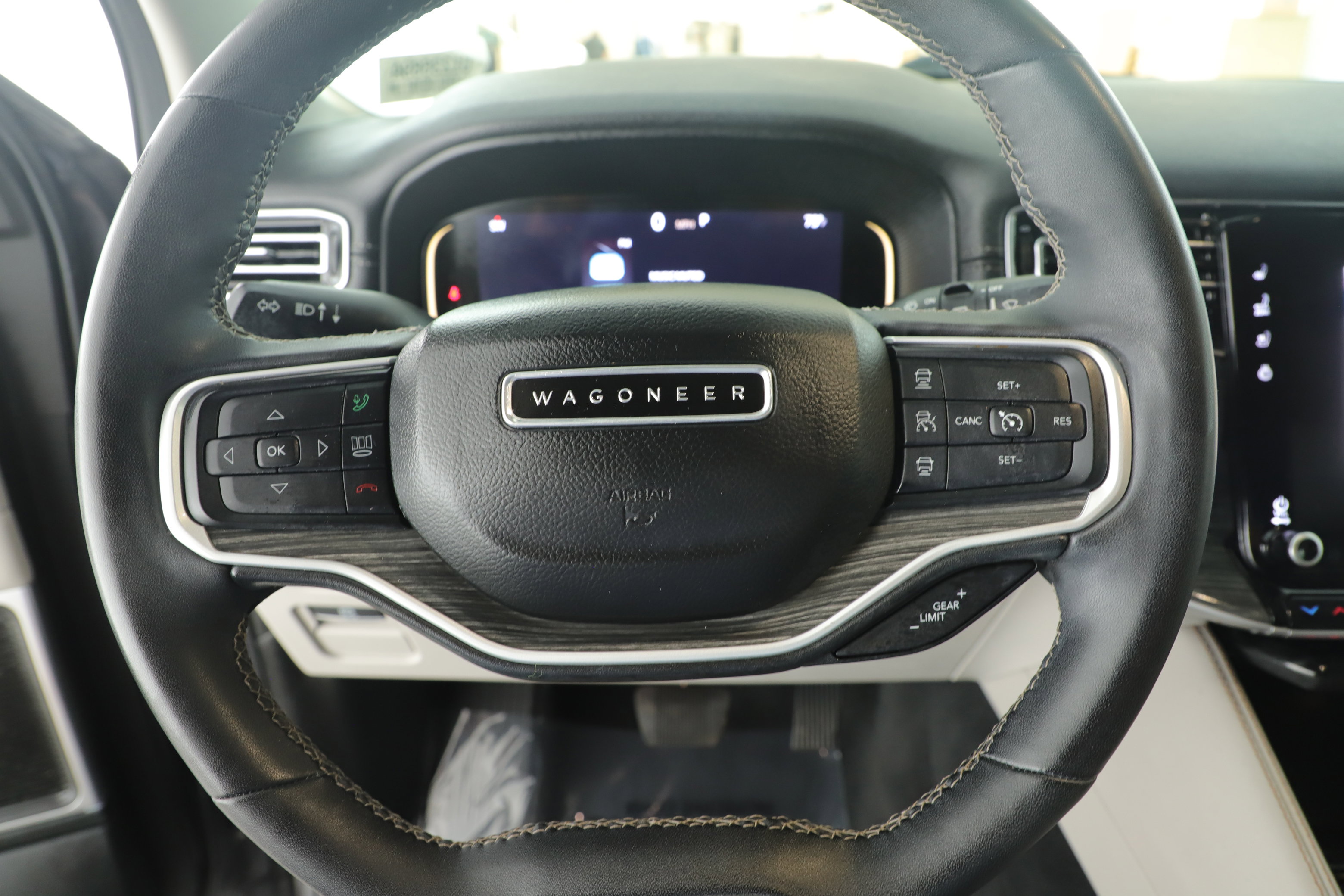 Used 2022 Jeep Wagoneer Series II AWD/4WD image 15