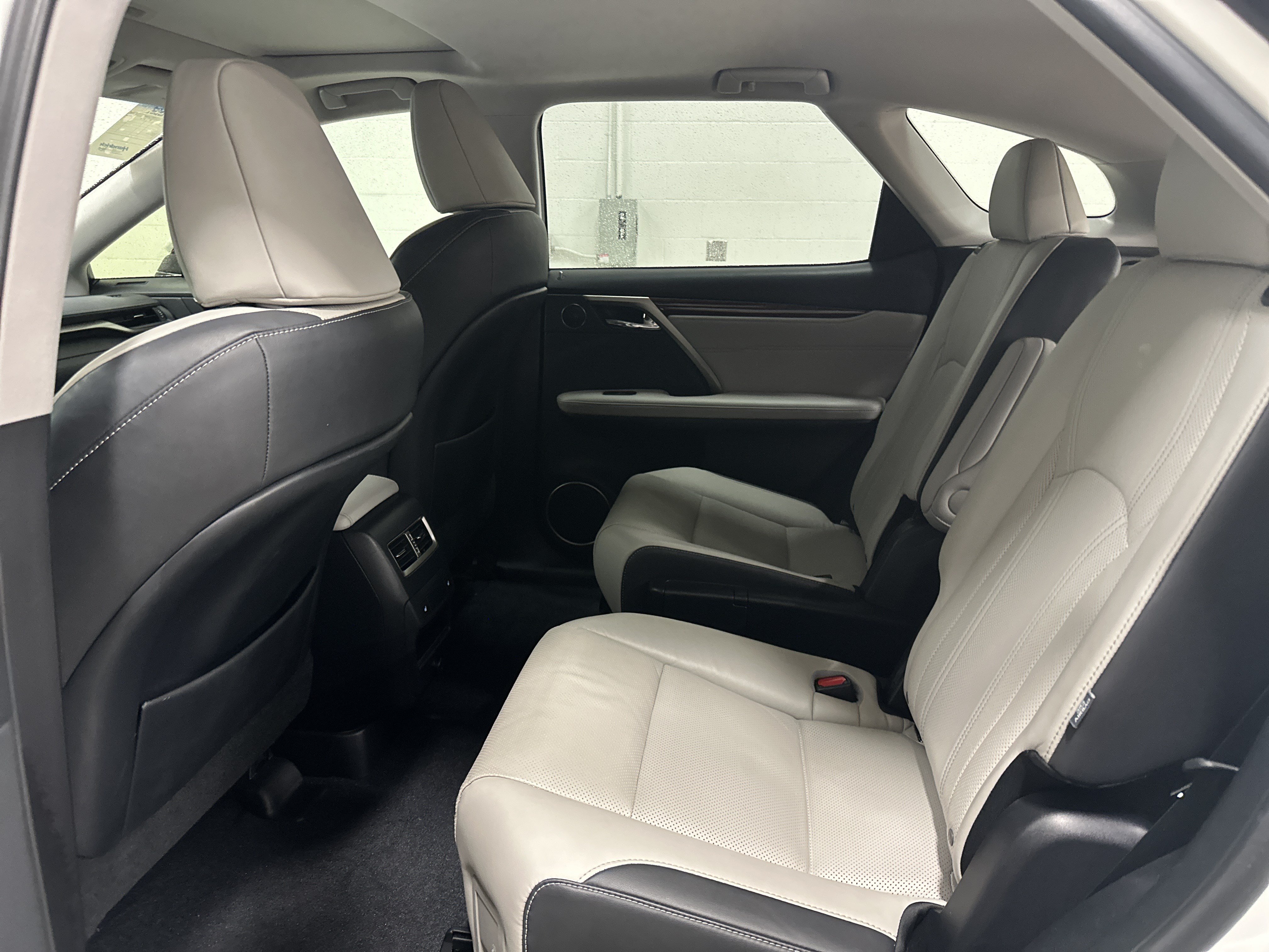 Used 2018 Lexus RX 350L AWD w/ Premium Package image 32