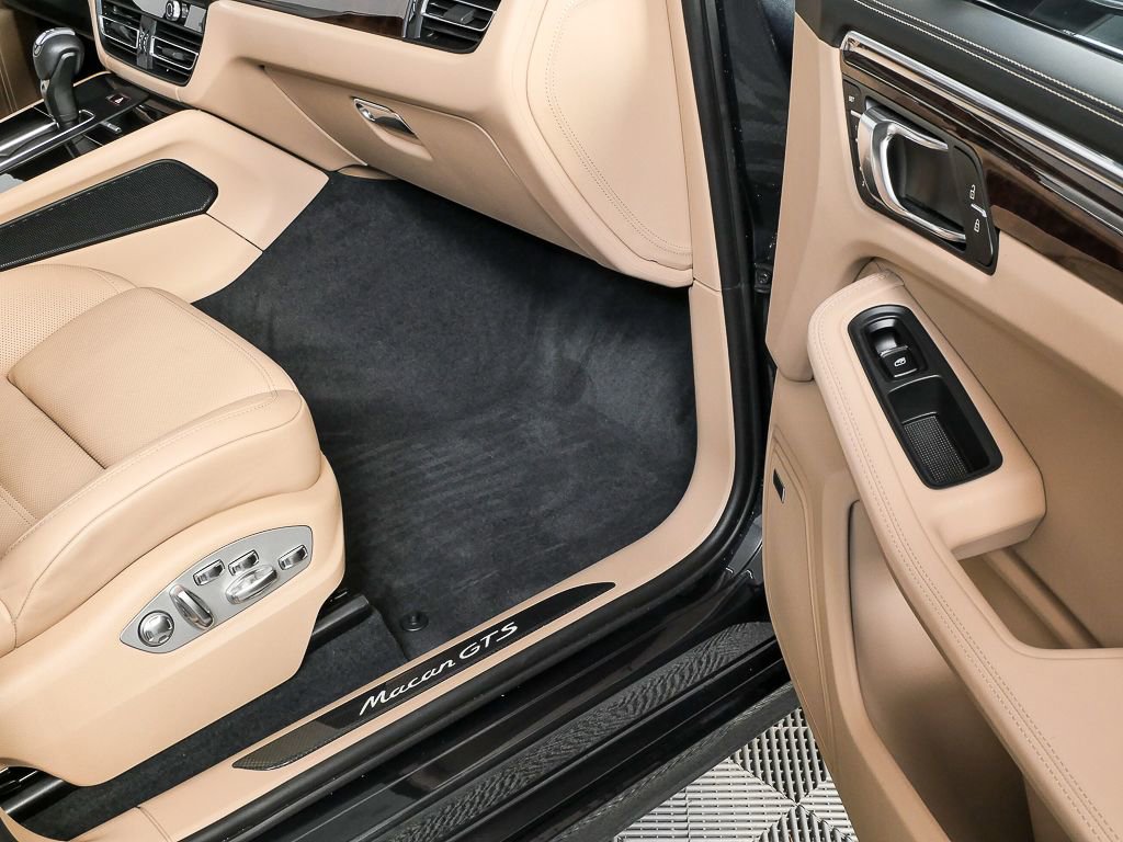 Certified 2025 Porsche Macan GTS image 26