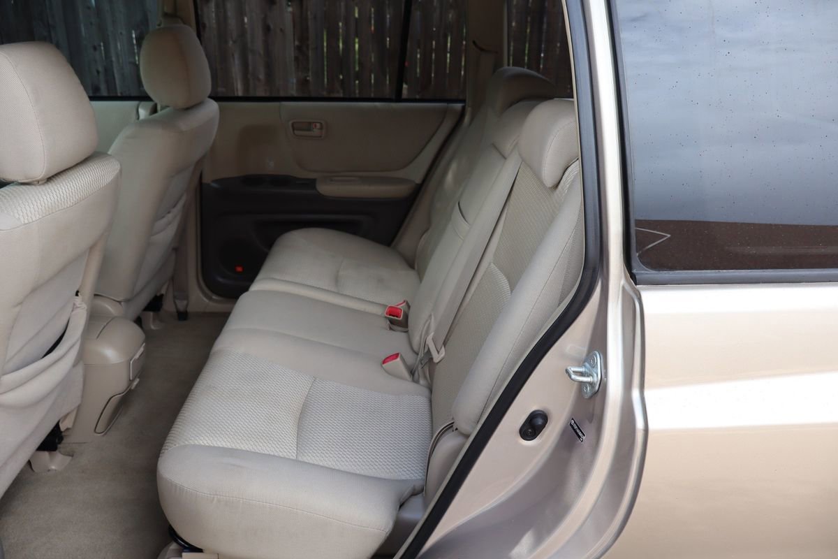 Used 2005 Toyota Highlander 2WD V6 w/ 3rd Row image 20