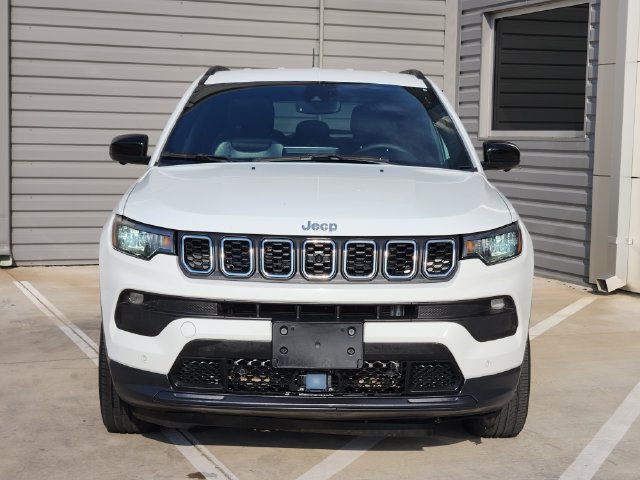 Used 2024 Jeep Compass Latitude AWD/4WD image 3