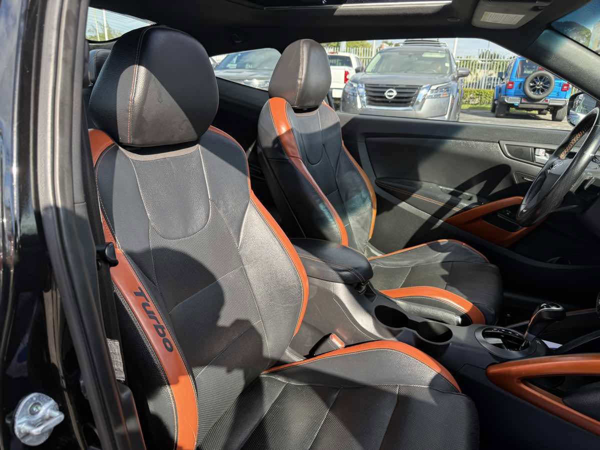 Used 2016 Hyundai Veloster Turbo w/ Option Group 04 FWD image 13