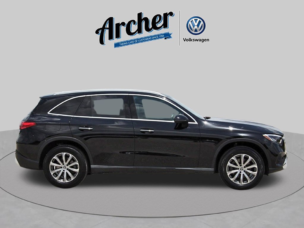 Used 2024 Mercedes-Benz GLC 300 4MATIC image 3