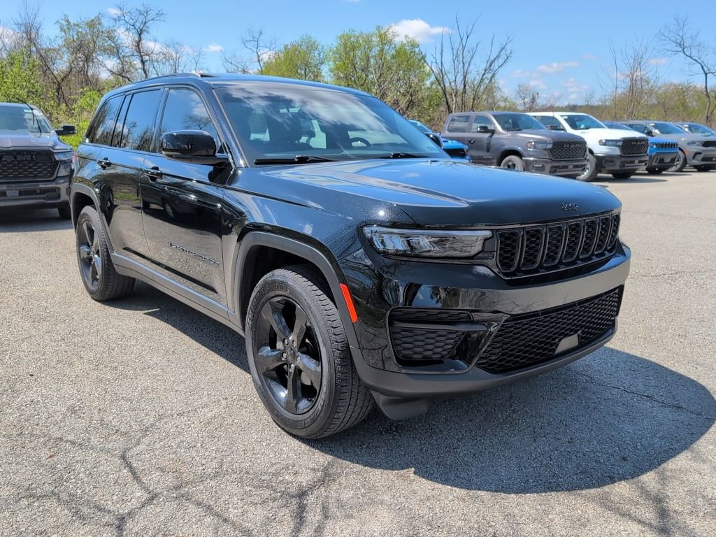 Used 2023 Jeep Grand Cherokee Altitude image 1