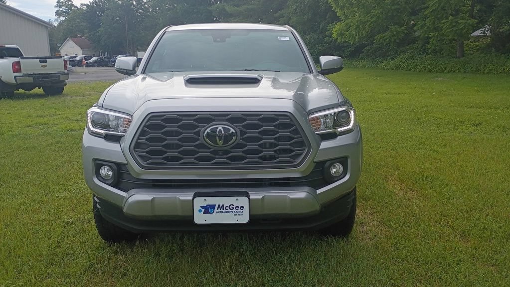 Used 2023 Toyota Tacoma TRD Sport w/ Advanced Technology Package AWD/4WD image 2