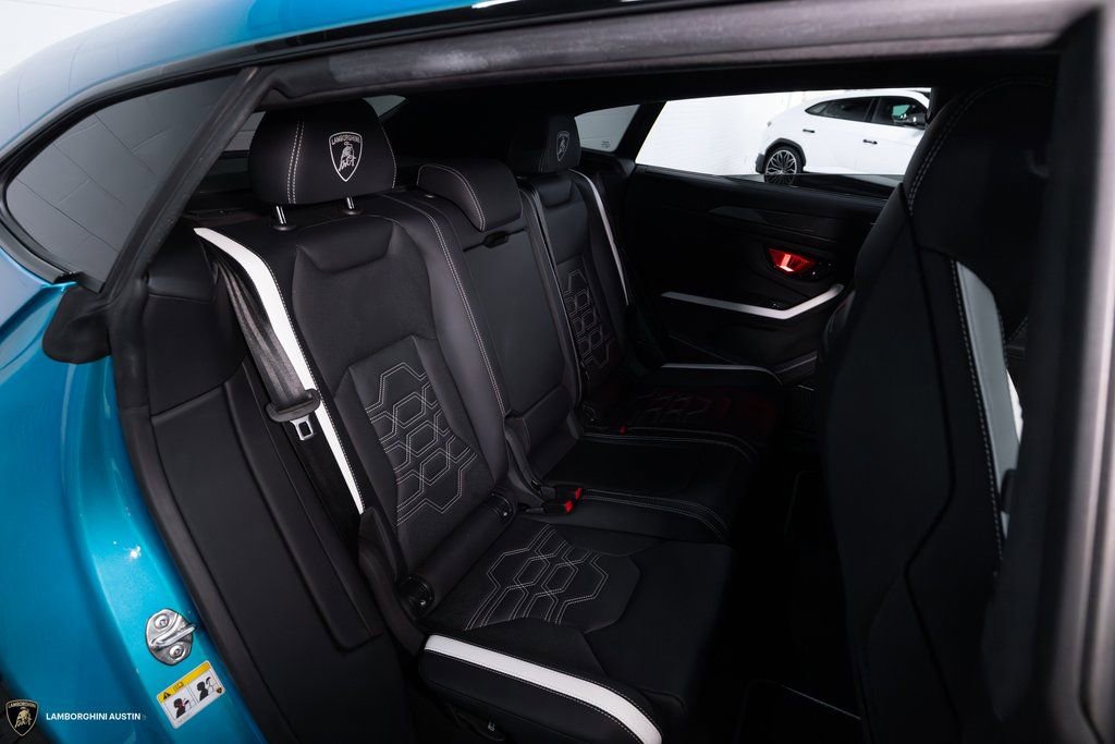 Used 2025 Lamborghini Urus Performante AWD/4WD image 48