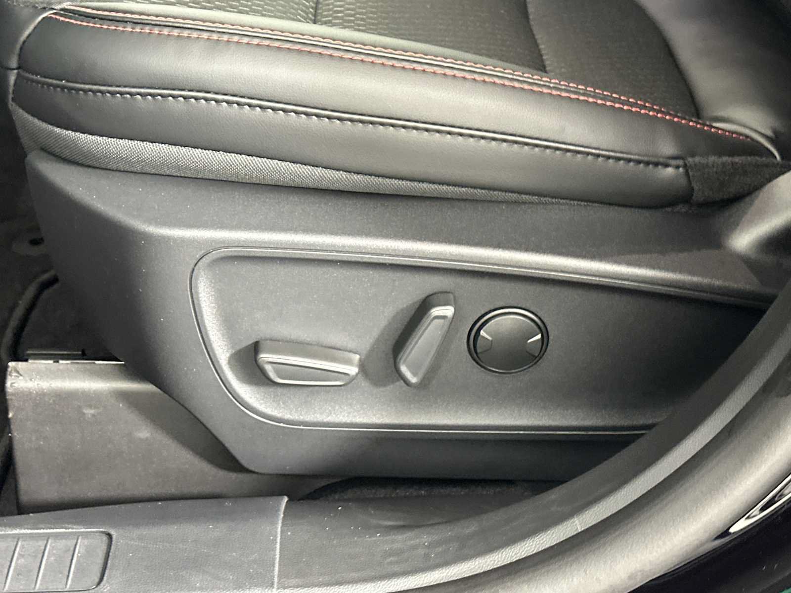 New 2026 Ford Escape ST-Line Select w/ Tech Pack #2 AWD/4WD image 9