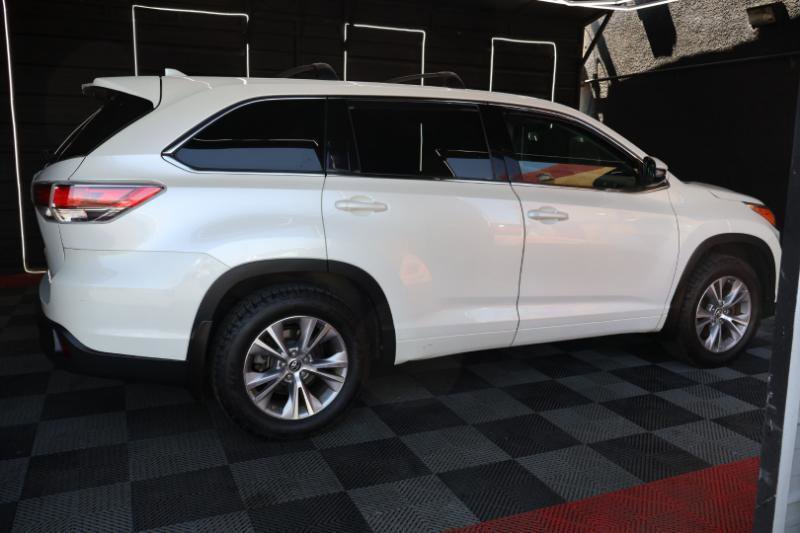 Used 2016 Toyota Highlander Plus AWD/4WD image 11