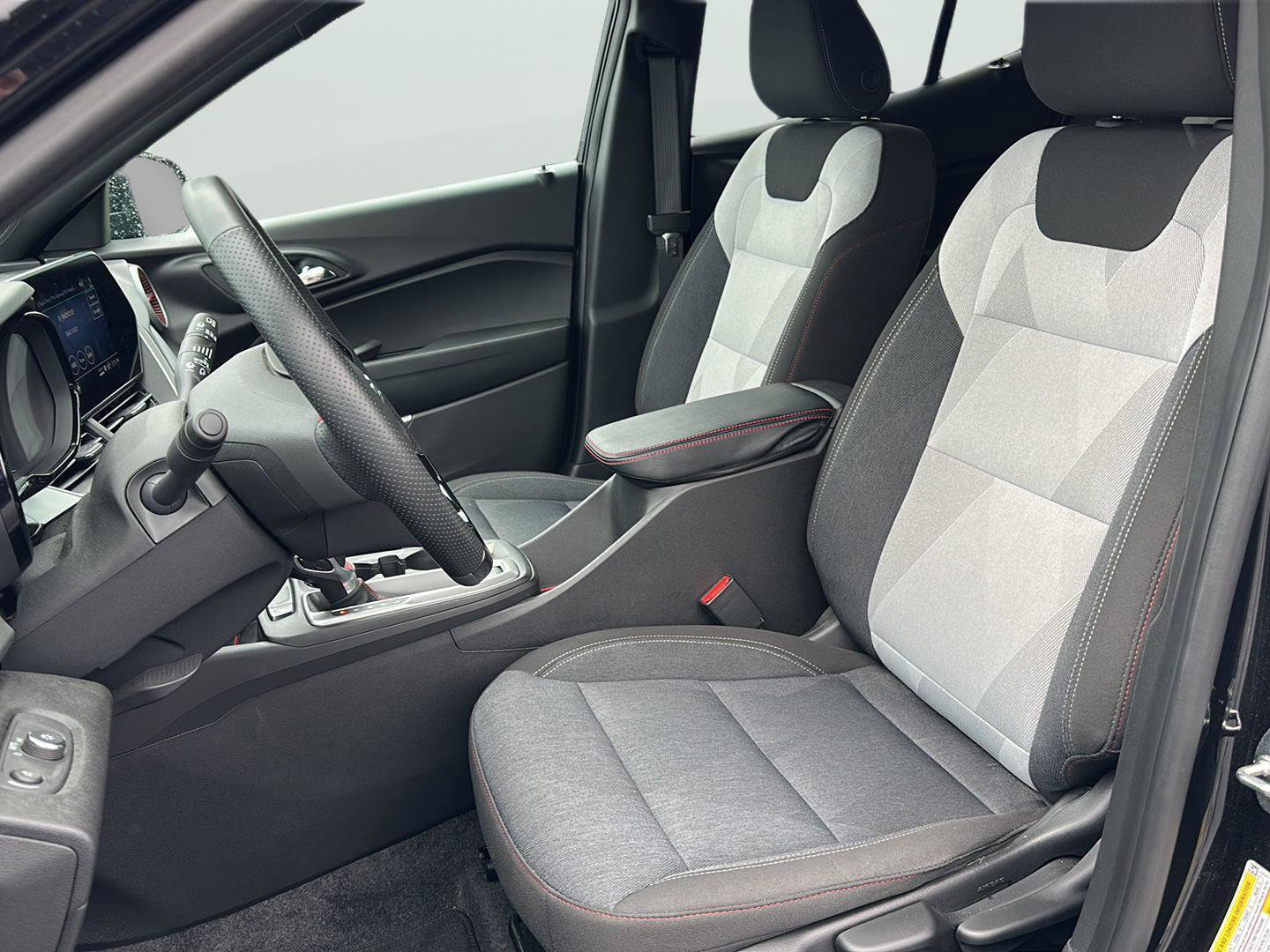 Used 2024 Chevrolet Trax RS w/ Sunroof Package image 12