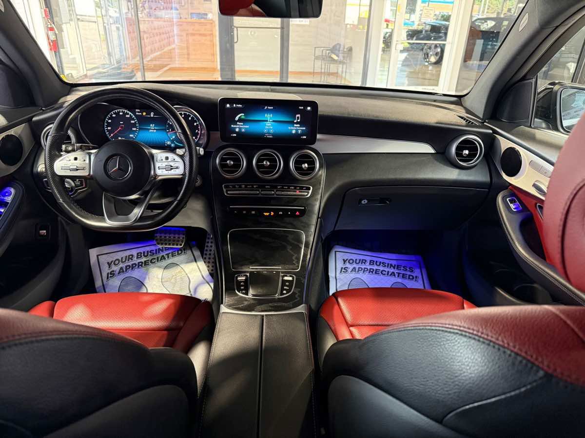 Used 2022 Mercedes-Benz GLC 300 4MATIC w/ AMG Line image 36