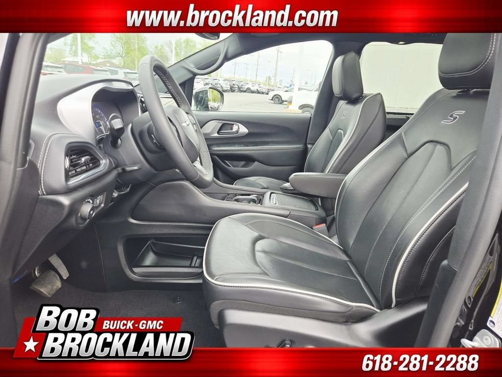 Used 2025 Chrysler Pacifica Limited FWD image 12