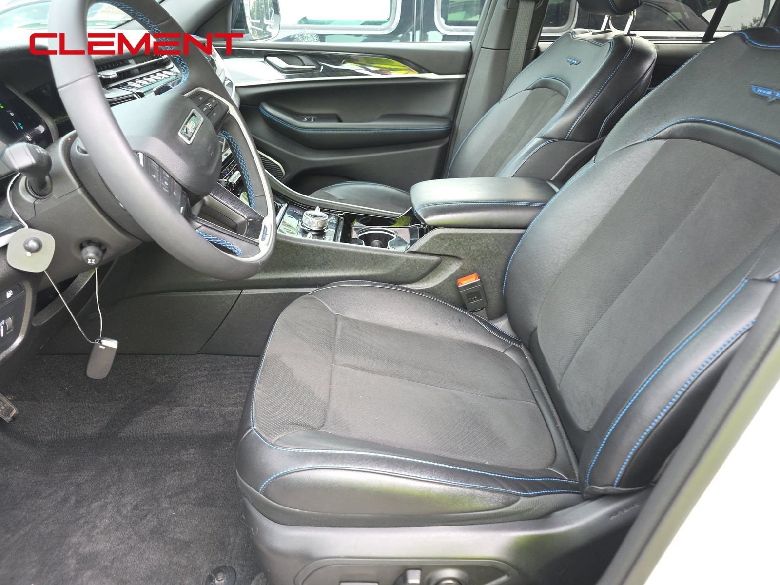 Used 2023 Jeep Grand Cherokee Trailhawk w/ Advanced Protech Group II AWD/4WD image 3