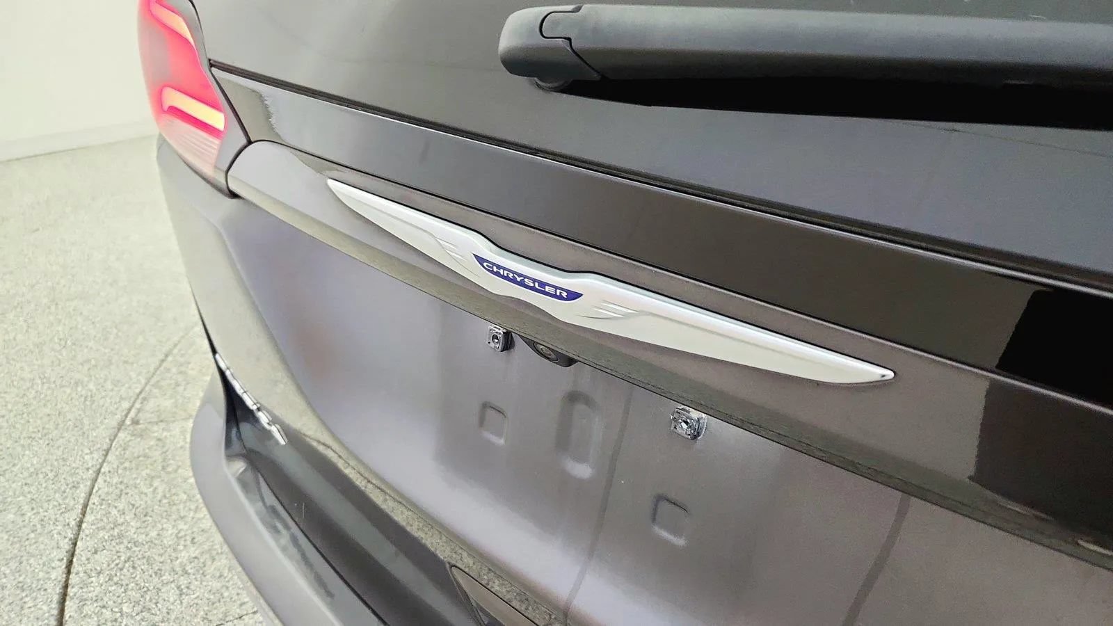 Used 2019 Chrysler Pacifica Touring-L FWD image 36