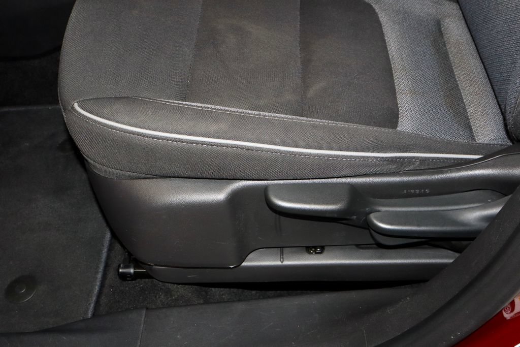 Used 2025 Chevrolet TrailBlazer LT AWD/4WD image 23