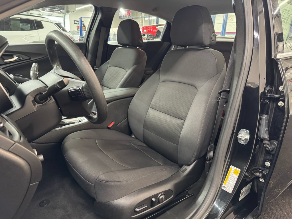 Used 2023 Chevrolet Malibu LT FWD image 17