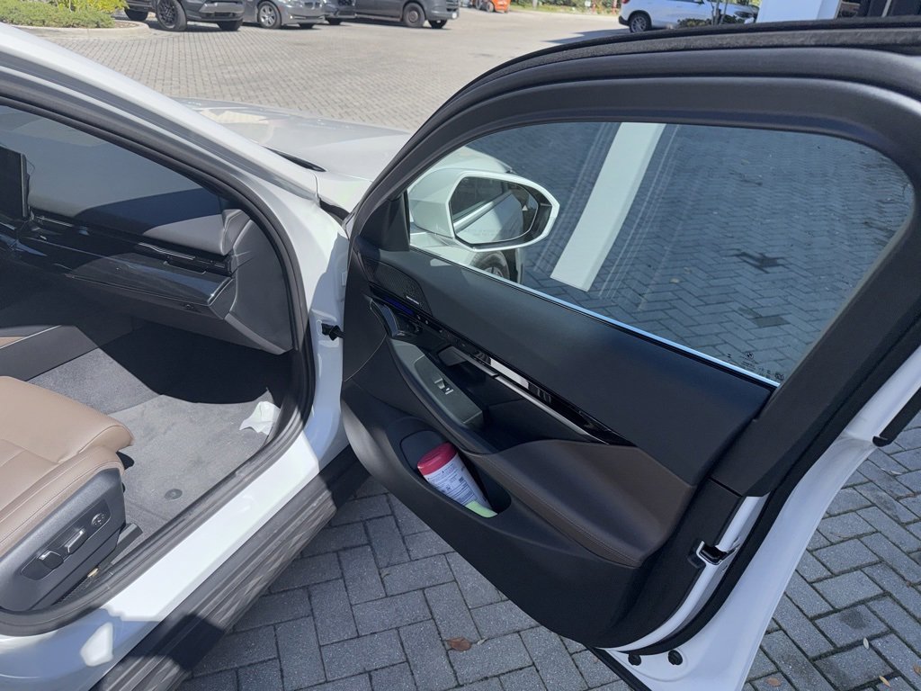 Certified 2024 BMW 530i w/ Luxury Seating Package image 20